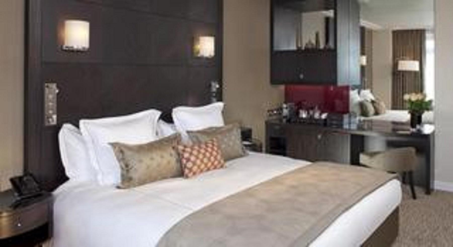 Jumeirah Carlton Tower Londen Buitenkant foto